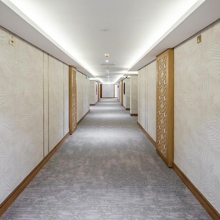 Taiba Suites Madinah Медина Екстериор снимка A corridor at the hotel