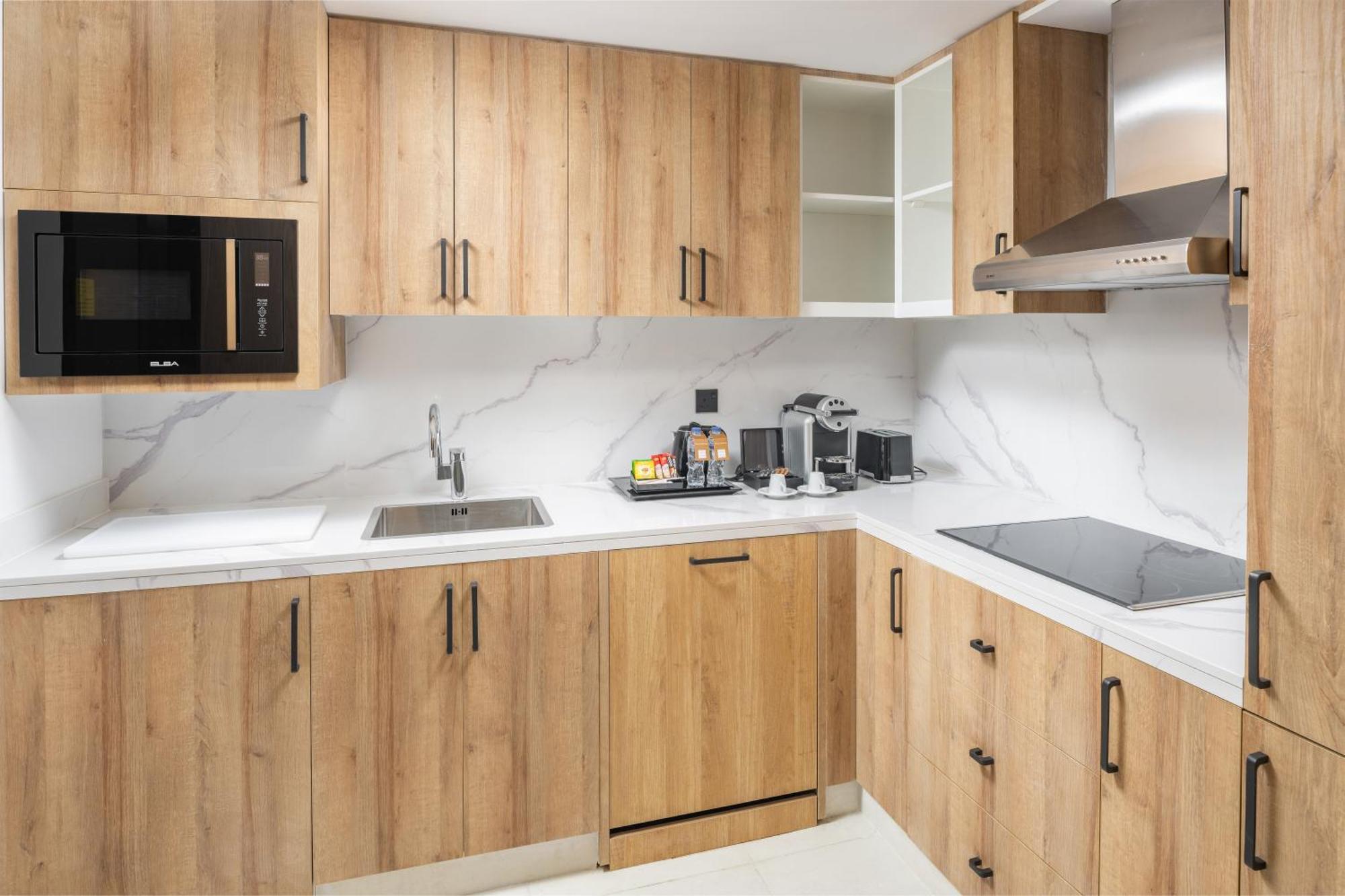 Taiba Suites Madinah Медина Екстериор снимка A modern kitchen