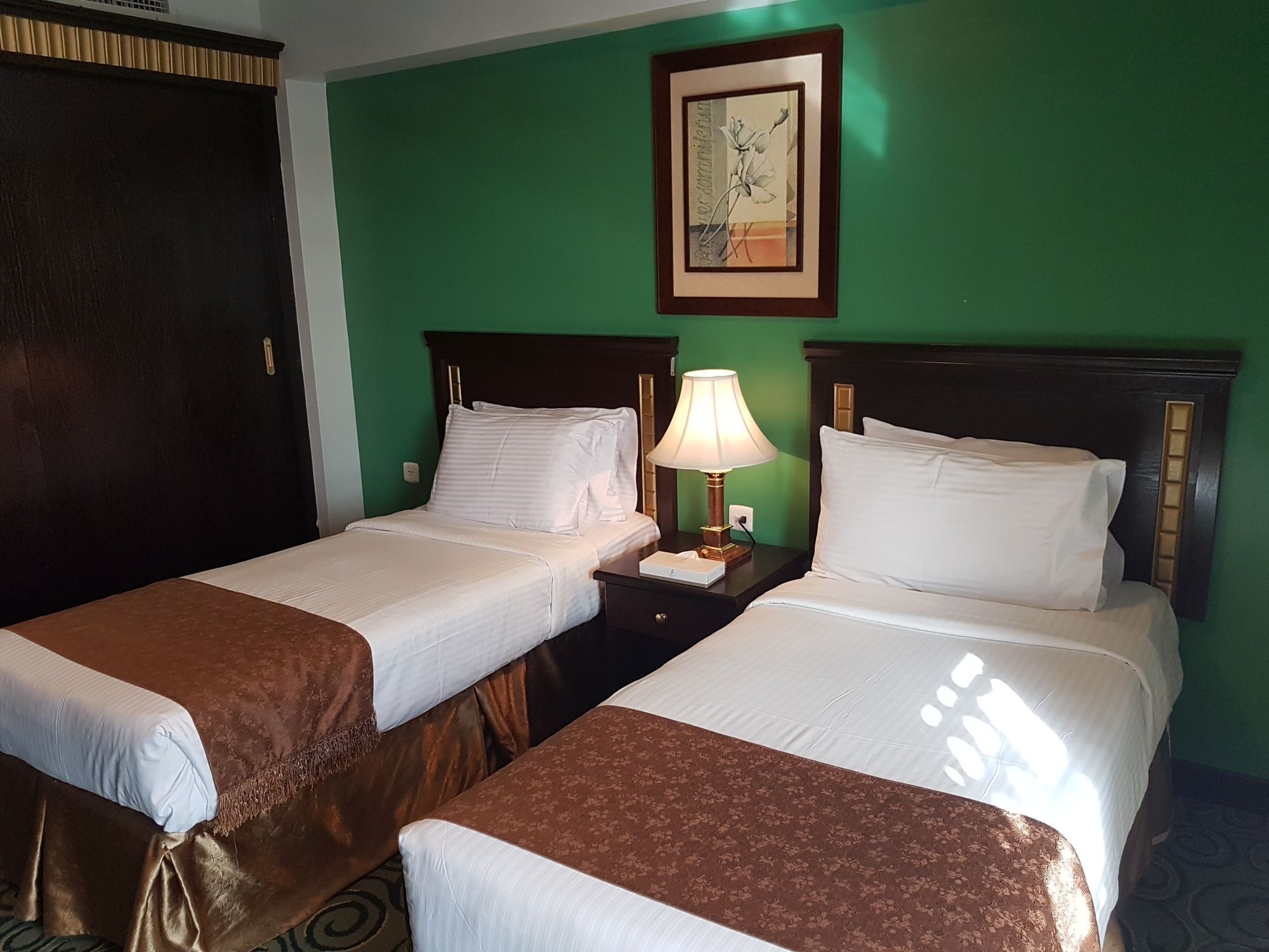 Taiba Suites Madinah Медина Екстериор снимка A room at the hotel