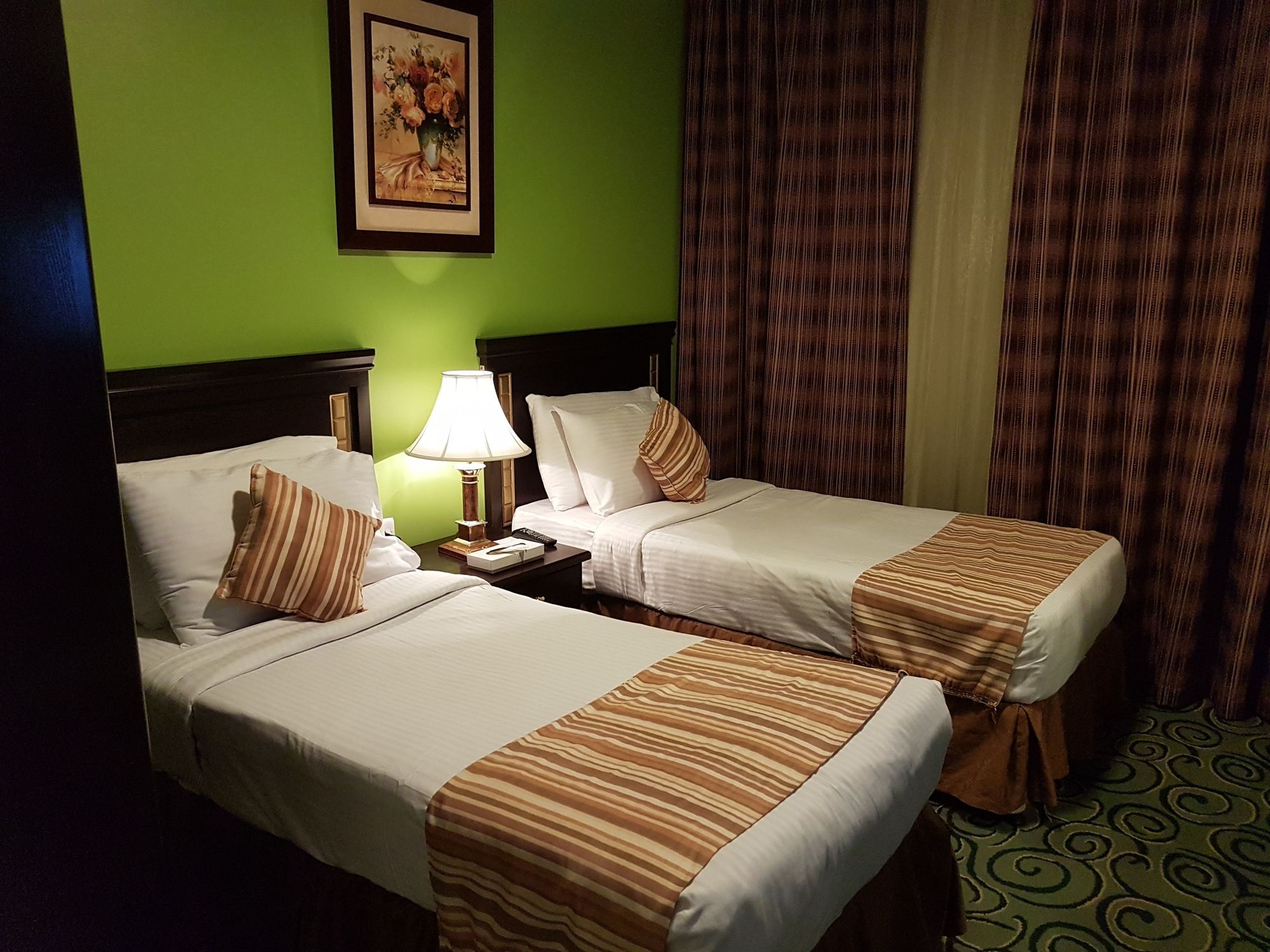 Taiba Suites Madinah Медина Екстериор снимка A room at the hotel