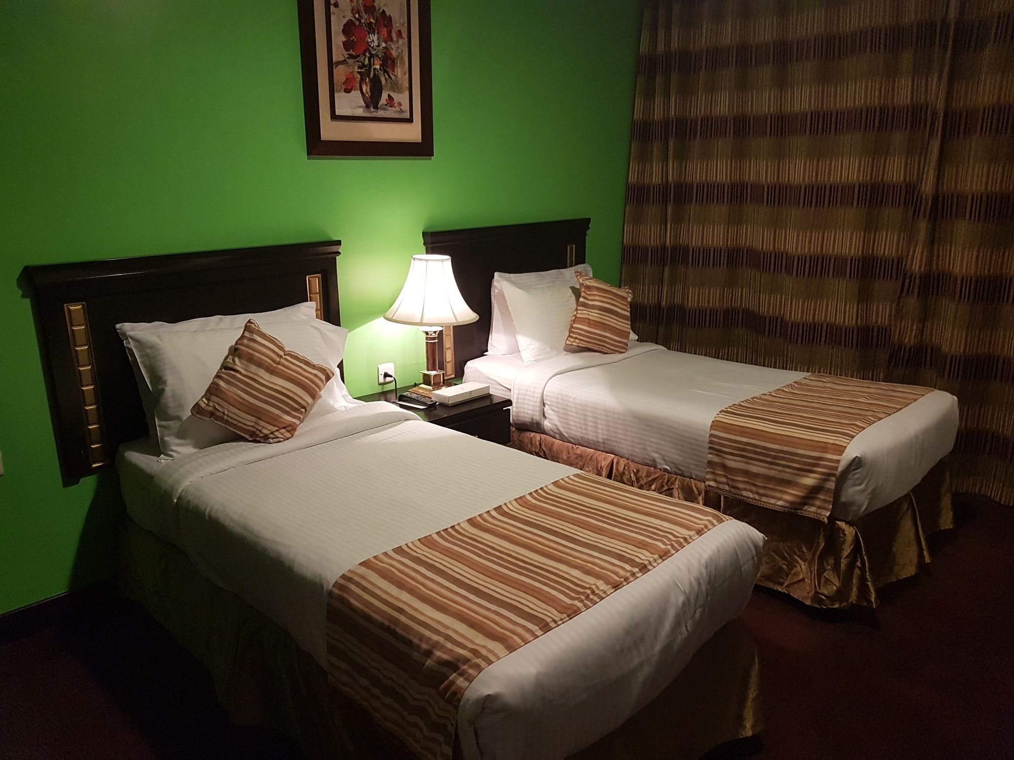 Taiba Suites Madinah Медина Екстериор снимка A room at the hotel