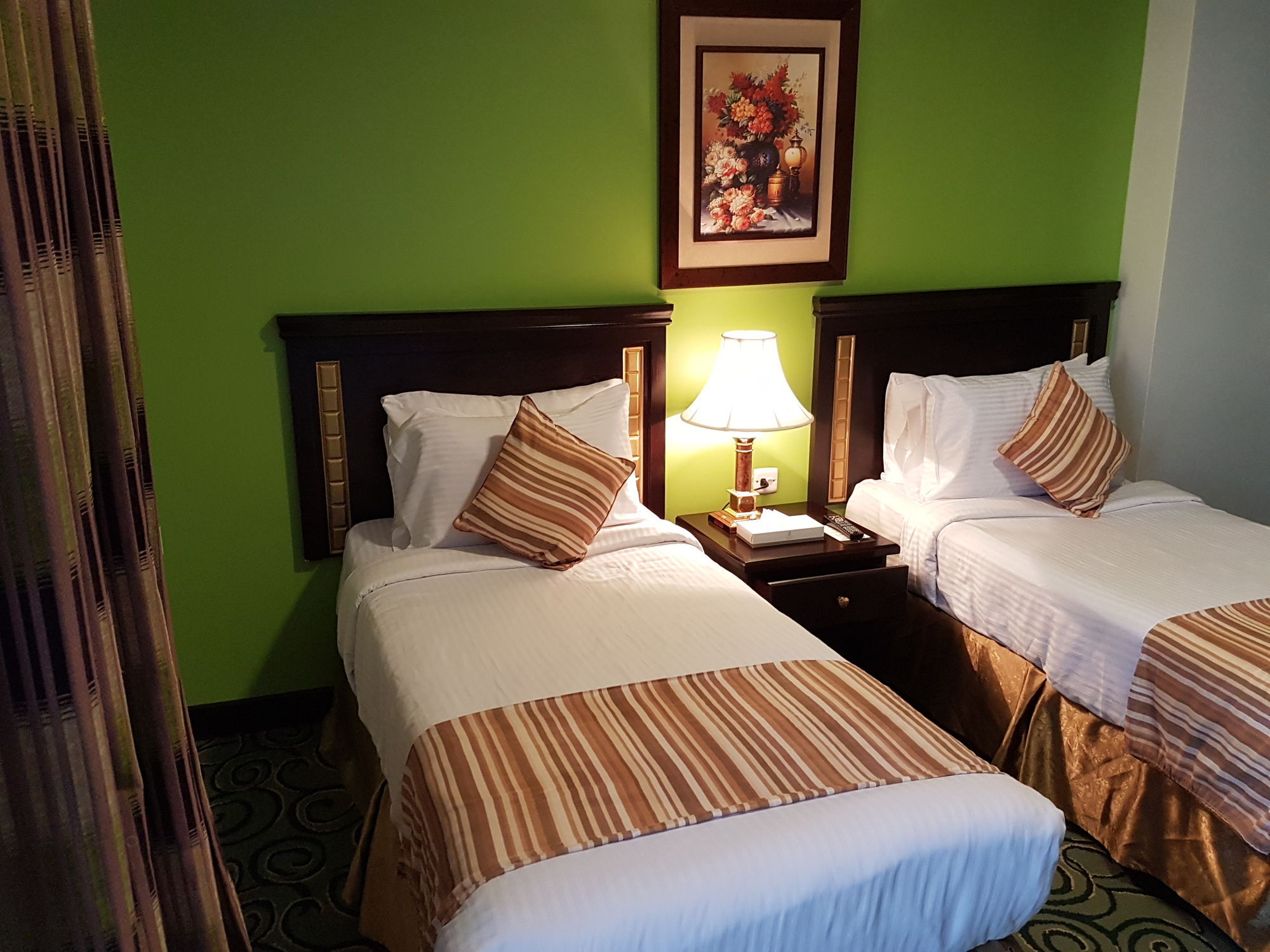 Taiba Suites Madinah Медина Екстериор снимка A room at the hotel