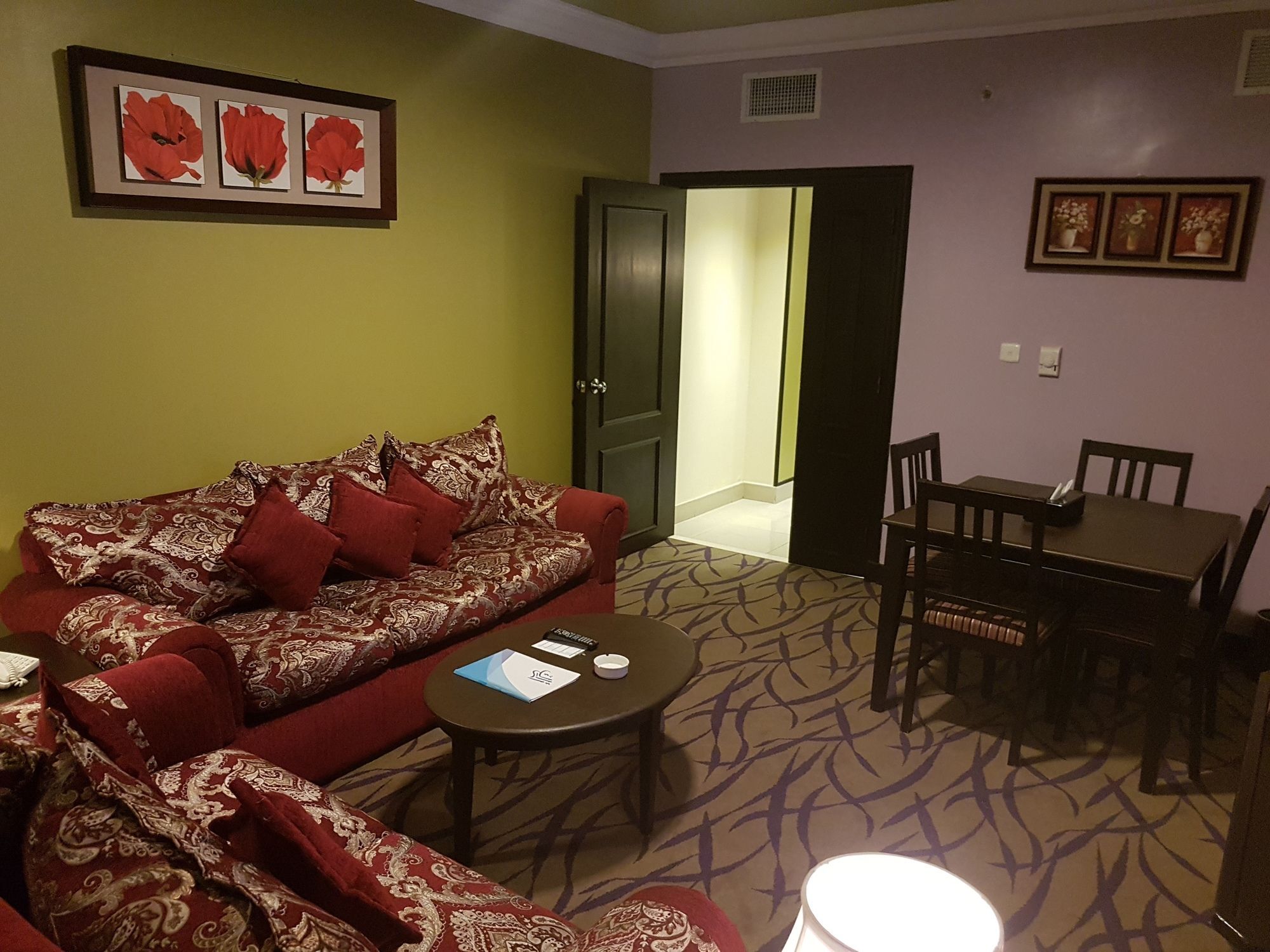 Taiba Suites Madinah Медина Екстериор снимка Living room of a suite at the MGM Grand