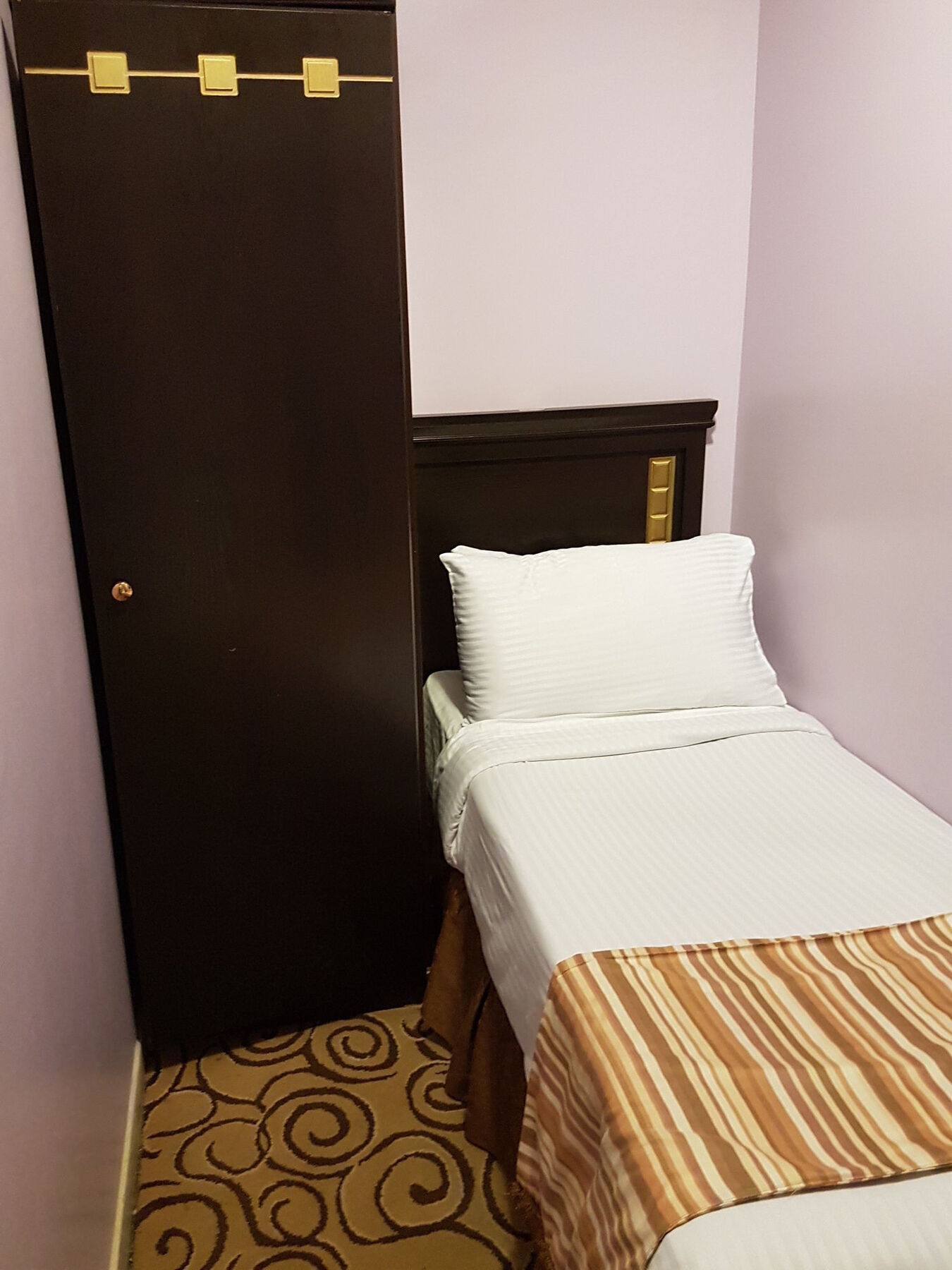 Taiba Suites Madinah Медина Екстериор снимка A single bed
