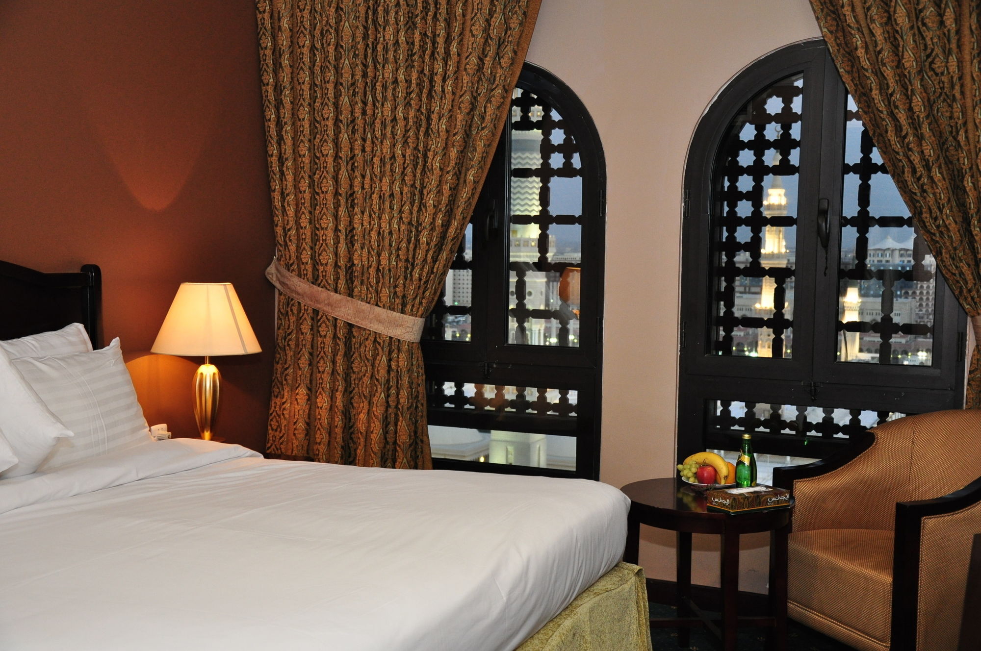 Taiba Suites Madinah Медина Екстериор снимка A room at the hotel